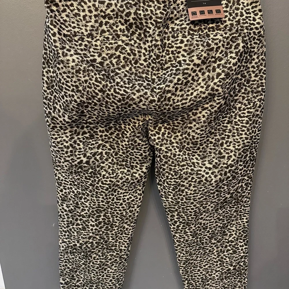 NWT Banana Republic size 14 Mid-rise Sloan Leopard pants. Black and white - Picture 3 of 6